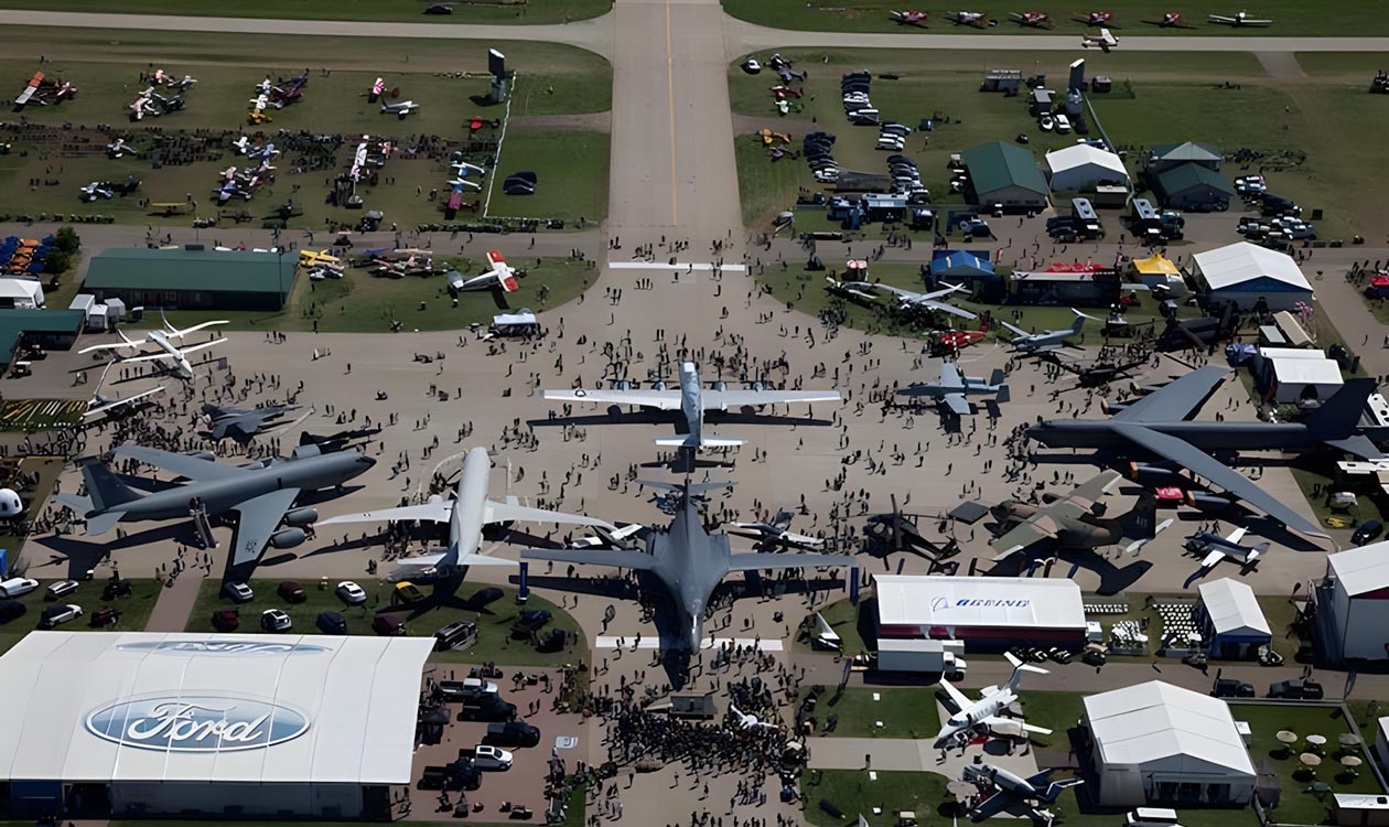 美国奥什科什魏特曼支线机场活动展区-Wittman Regional Airport Oshkosh